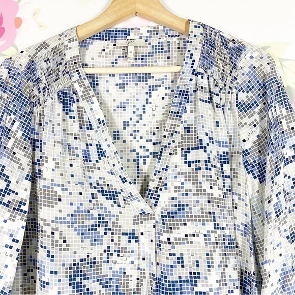Joie Blue Gray Geometric Square Pixel Print V Neck Blouse M - Picture 2 of 10